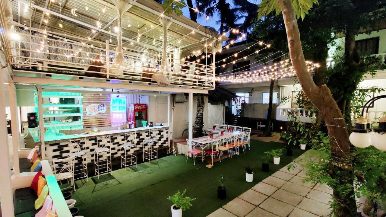 Wtf My House Hotel Baga Exterior photo